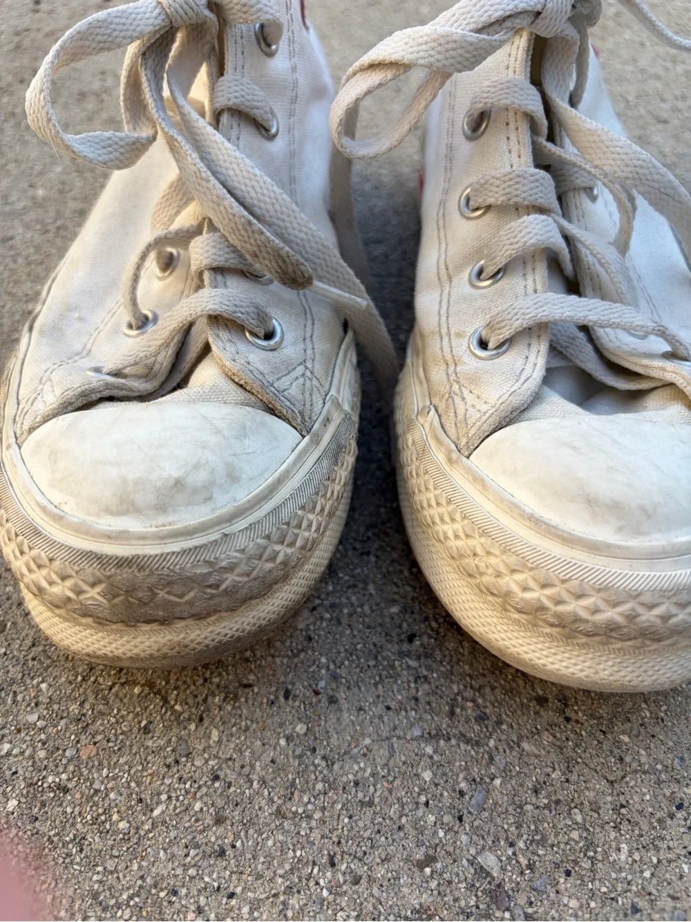Converse White High-Top Good washable condition! Size 4